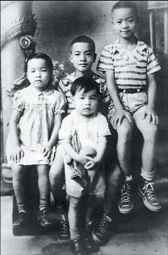 從小就沒了父親,陳長文四個兄弟姊妹都由母親獨力帶大。圖/陳長文提供