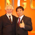 格主 Daniel 與山竹果專家-譚博文博士在 XanGo 台灣分公司合影