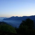 趁著秋高氣爽遨遊了阿里山，看到如夢如幻的祝山晨曦、雲海及難得的日出連續鏡頭，還有神木群及鄒族原住民視為神聖的塔山懸崖。