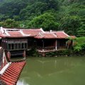 南園以江南園林為師，取用傳統中國建築與閩南建築的特色，搭建出一座有山、有樓、有水的精緻庭園，舉凡建築設計、庭園佈局、院落配置，建材引用、雕刻裝飾，無不巧妙，值得仔細品味。 
