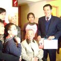 第一次跟馬英九先生合照 全家樂開懷