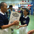 2009年8月8日台灣南部大水災，志工們出錢出力，為救災忙碌。