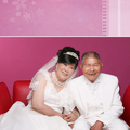 一甲子的婚姻~第一次披婚紗
柴契爾先生的外公外婆
一同拍攝成員柴契爾夫妻，阿姨，表弟表妹