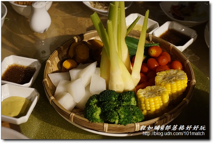 京華城櫻桃谷》台北C/P值最高的烤鴨 櫻桃鴨創意六吃1699元起【南京三民捷運站美食】