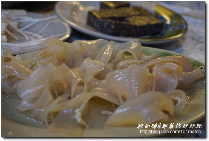 捷運葫州站排隊進補美食》配著秋雨下肚的東湖霸味薑母鴨
