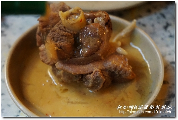 捷運葫州站排隊進補美食》配著秋雨下肚的東湖霸味薑母鴨