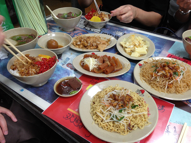 ☆走吃美食樂☆台北昌吉街。天然紅豆腐豬血湯