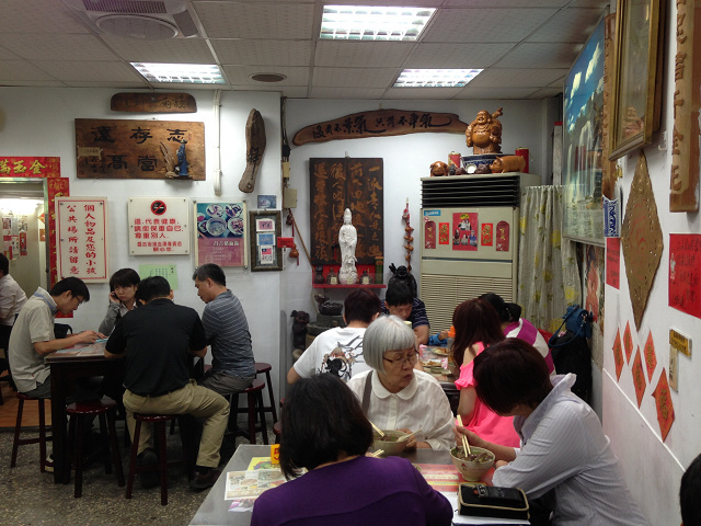 ☆走吃美食樂☆台北昌吉街。天然紅豆腐豬血湯
