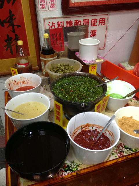 ☆走吃美食樂☆台北昌吉街。天然紅豆腐豬血湯