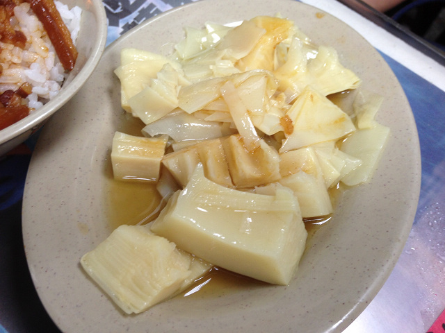 ☆走吃美食樂☆台北昌吉街。天然紅豆腐豬血湯