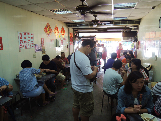 ☆走吃美食樂☆台北延平北路。大顆飽滿蚵仔顔傢蚵仔麵綫