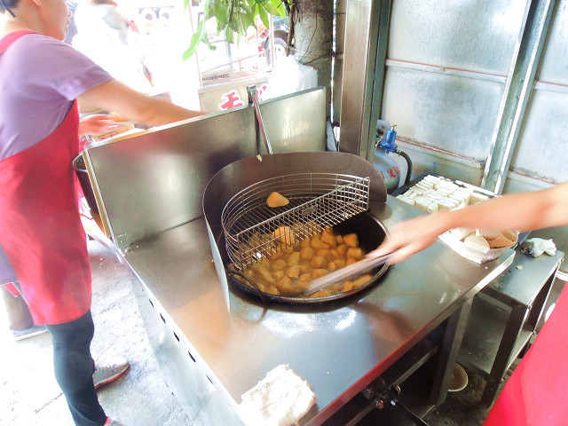 ☆走吃美食樂☆台北延平北路。大顆飽滿蚵仔顔傢蚵仔麵綫