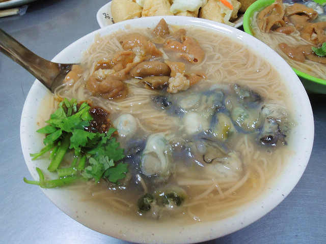 ☆走吃美食樂☆台北延平北路。大顆飽滿蚵仔顔傢蚵仔麵綫