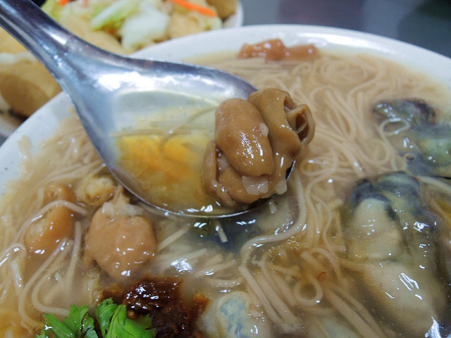 ☆走吃美食樂☆台北延平北路。大顆飽滿蚵仔顔傢蚵仔麵綫