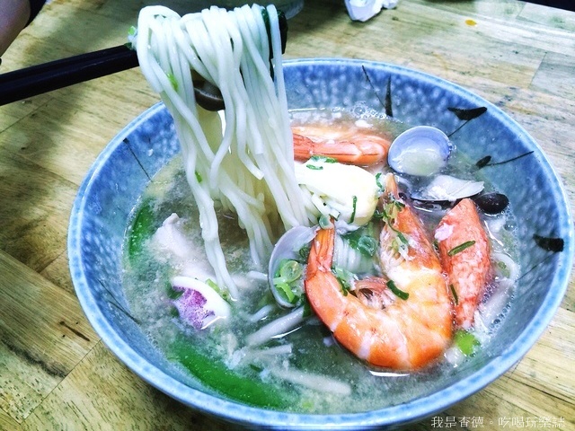☆走吃美食樂☆台北晴光商圈。大碗澎湃の小珍園台式海鮮拉麵