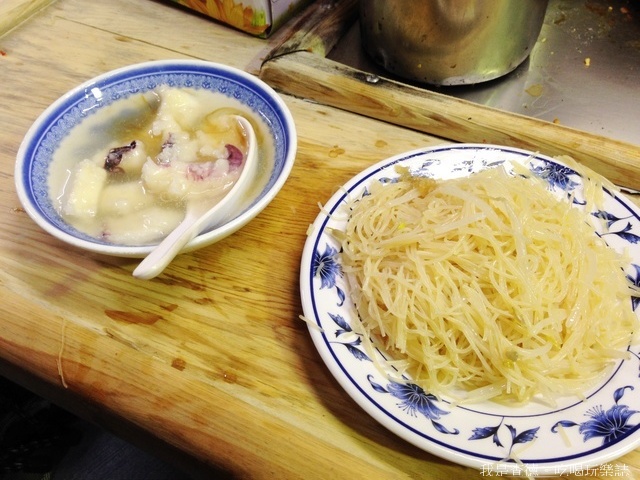 ☆走吃美食樂☆台北三重。巷子口美味攤～硃記花枝羹