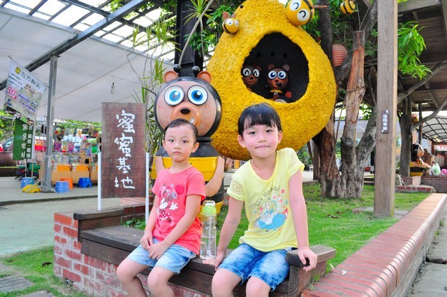 台北花卉村。小孩的玩樂天堂～胖胖熊氣墊樂園