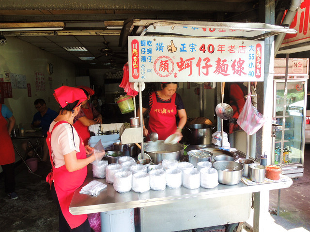 ☆走吃美食樂☆台北延平北路。大顆飽滿蚵仔顔傢蚵仔麵綫