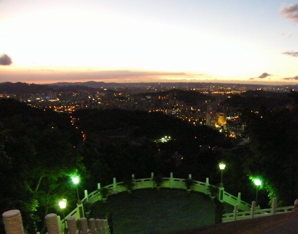 台北 誰說會分手 來指南宮登山步道賞夜景更甜蜜 跟著記者去哪鵝 Udn部落格