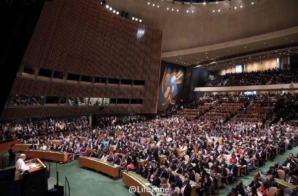 教宗與習近平在聯合國演講的照片 