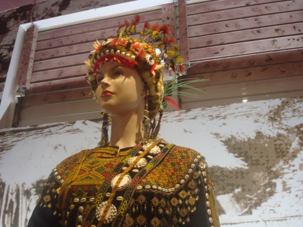 西魯凱族新娘頭飾