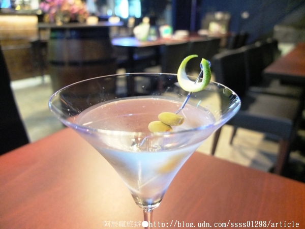 美食旅遊寫生活過日子。高雄。Weekend 葳肯餐酒館-Weekend