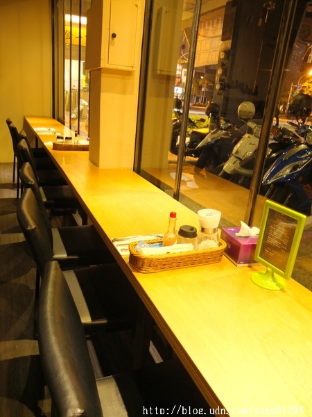 美食邀約【iBeef愛牛客炭烤牛排館】高雄苓雅區美食 大份量30盎司肩小排超美味 高雄牛肉控千萬別錯過囉！