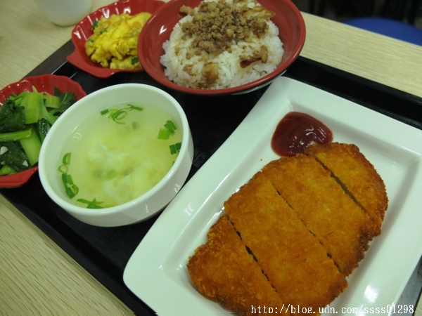 【愛評口碑券】汎芝家-異國料理簡餐。幸福手作料理 平價簡餐份量十足 符合學生族群的用餐需求