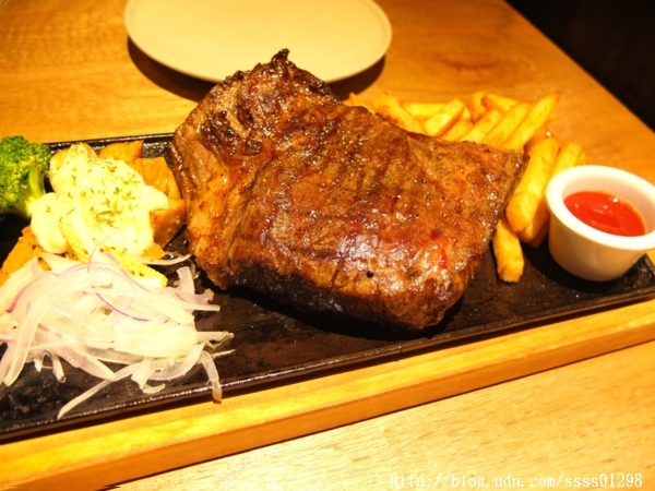 美食邀約【iBeef愛牛客炭烤牛排館】高雄苓雅區美食 大份量30盎司肩小排超美味 高雄牛肉控千萬別錯過囉！