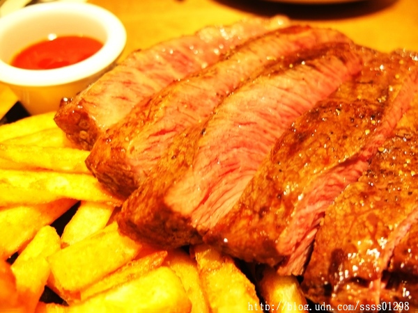 美食邀約【iBeef愛牛客炭烤牛排館】高雄苓雅區美食 大份量30盎司肩小排超美味 高雄牛肉控千萬別錯過囉！