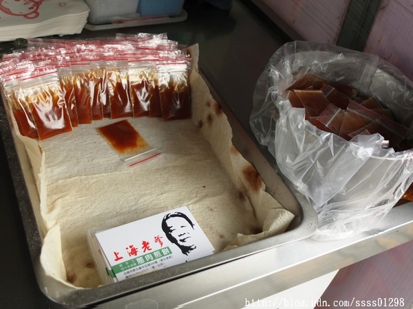 【美食特搜。台南新化區】上海老爹蔥肉煎餅。新化老街美食 純手工美味 單賣蔥肉煎餅屹立40多個年頭