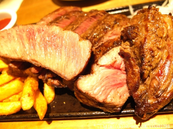 美食邀約【iBeef愛牛客炭烤牛排館】高雄苓雅區美食 大份量30盎司肩小排超美味 高雄牛肉控千萬別錯過囉！