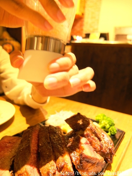 美食邀約【iBeef愛牛客炭烤牛排館】高雄苓雅區美食 大份量30盎司肩小排超美味 高雄牛肉控千萬別錯過囉！