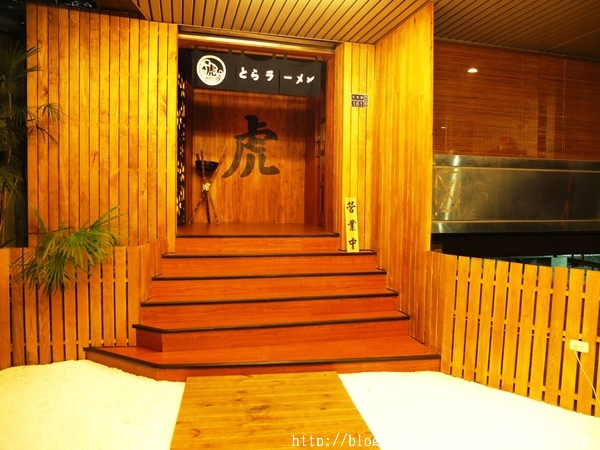 【愛評口碑券】虎拉麵。高雄深夜隱藏版拉麵終於有店面啦！拉麵控的美味基地 必吃限量豪華豚骨拉麵