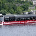 水陸兩用bus，航行於渥太華河