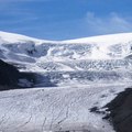 阿薩巴斯卡冰河 : 長6公里，面積6平方公里，深 90~300公尺