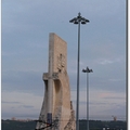 航海紀念碑建於1960年，為紀念航海王子亨利逝世500年而建。紀念碑的外形像一艘大帆船，刻有多個雕像。