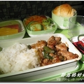 和中華航空有拼
其他的航空公司機上餐點　都沒那麼好吃