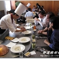 親賭新竹老爺大酒店鐵板燒主廚黃國雄調製松露野菇湯 過程 是吃鐵板燒的享受之一
