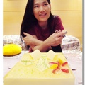 5位學生搶先兩天在翡翠灣幫我在過生日 買的是一個慶祝父親節的蛋糕