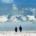 藏語稱藏北高原為「羌塘」，意即北方曠地。藏北平均海拔在五千公尺以上，面積達六十餘萬平方公哩。相對於鄰近的其他地區，其最顯著的特點是：較其他地區海拔更高，地勢更為平坦，氣溫更寒冷。馬麗華「藏北遊歷」
