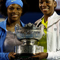 美國女網選手 威廉斯姊妹 Venus and Serena Williams  2009 年澳網女雙 冠軍