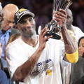 2010.6.18 Kobe Bryant 衛冕 the Bill Russell Finals MVP 總冠軍賽MVP獎盃