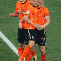2010.7.2 荷蘭 10號Sneijder和7號Kuyt 接力頭球頂進大門 攻下致勝分