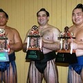 20100725 大相撲名場所 千秋樂 獲頒敢闘賞的圖左豊真将、阿覧、圖右技能賞的鶴竜