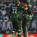 巴基斯坦 右Umar Akmal 及左 Misbah-ul-Haq