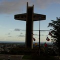 旁西山上的大十字架