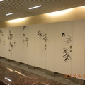 首都機場的衛生間，門上以國畫裝飾