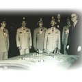 宋達將軍（左四）擔任陸軍供應司令部司令時，前往美國陸軍戰車製造研發中心參觀訪問。