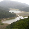 枯水期的翠峰湖，呈葫蘆狀